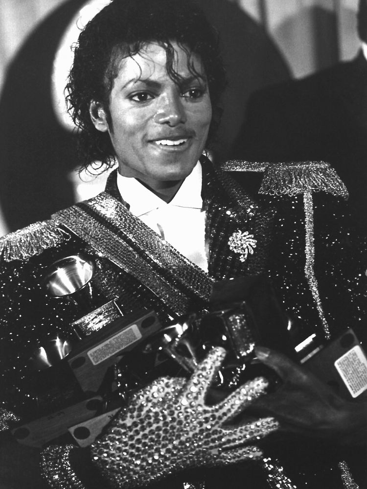Michael Jackson trug auch während der Grammy-Verleihung im Shrine Auditorium in Los Angeles seinen Glitzerhandschuh.
