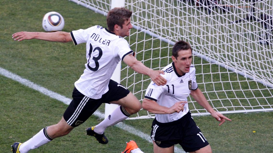 Miroslav Klose feiert das 1:0 in der 20. Minute.