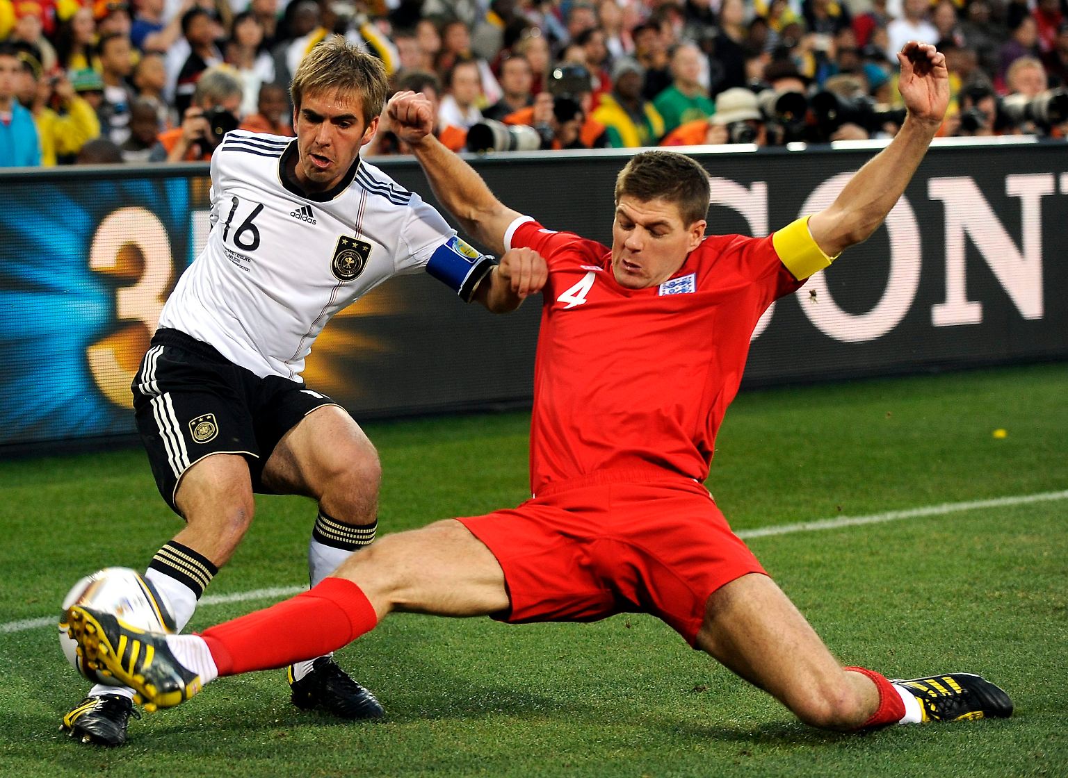"Das ist kein normales Fußballspiel, das ist ein Klassiker", wusste ARD-Kommentator Steffen Simon vor Beginn des WM-Achtelfinals zwischen Deutschland und England zu berichten. 