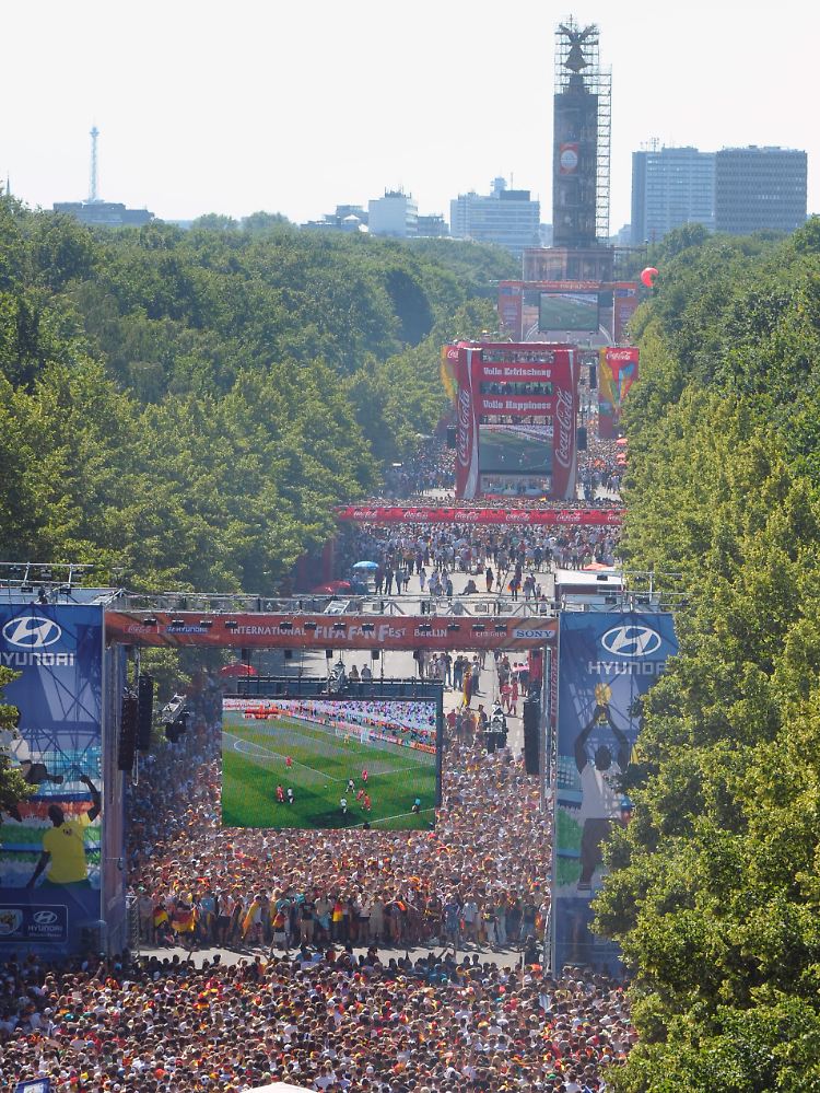 Allein in Berlin feierten eine halbe Millionen Zuschauer den Sieg über England.