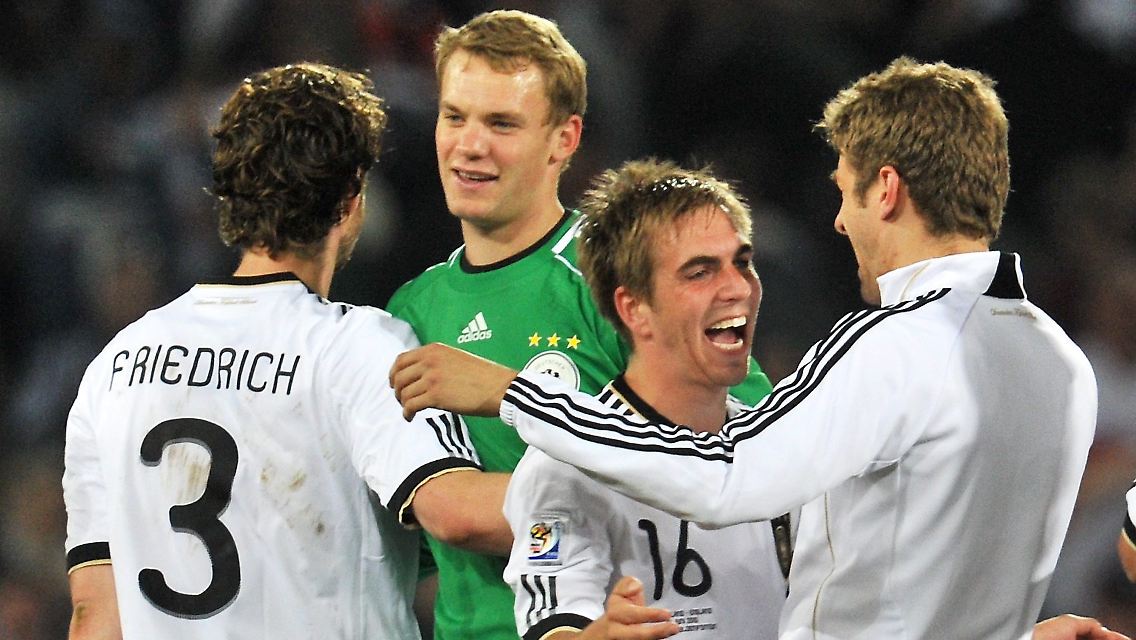 Welch Freude: Arne Friedrich, Manuel Neuer, Philipp Lahm und Thomas Müller.