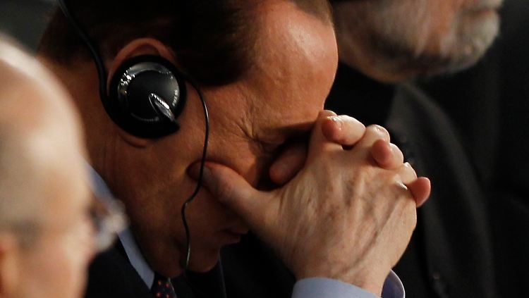 Ob er wohl gerade von ihr träumt? Berlusconi in Kanada.