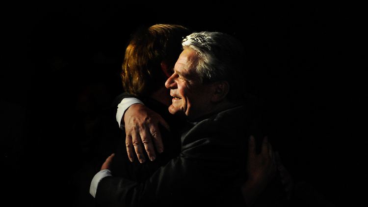 Wer den herzlichen Gauck erlebt, ist von seiner Prinzipienfestigkeit möglicherweise überrascht.