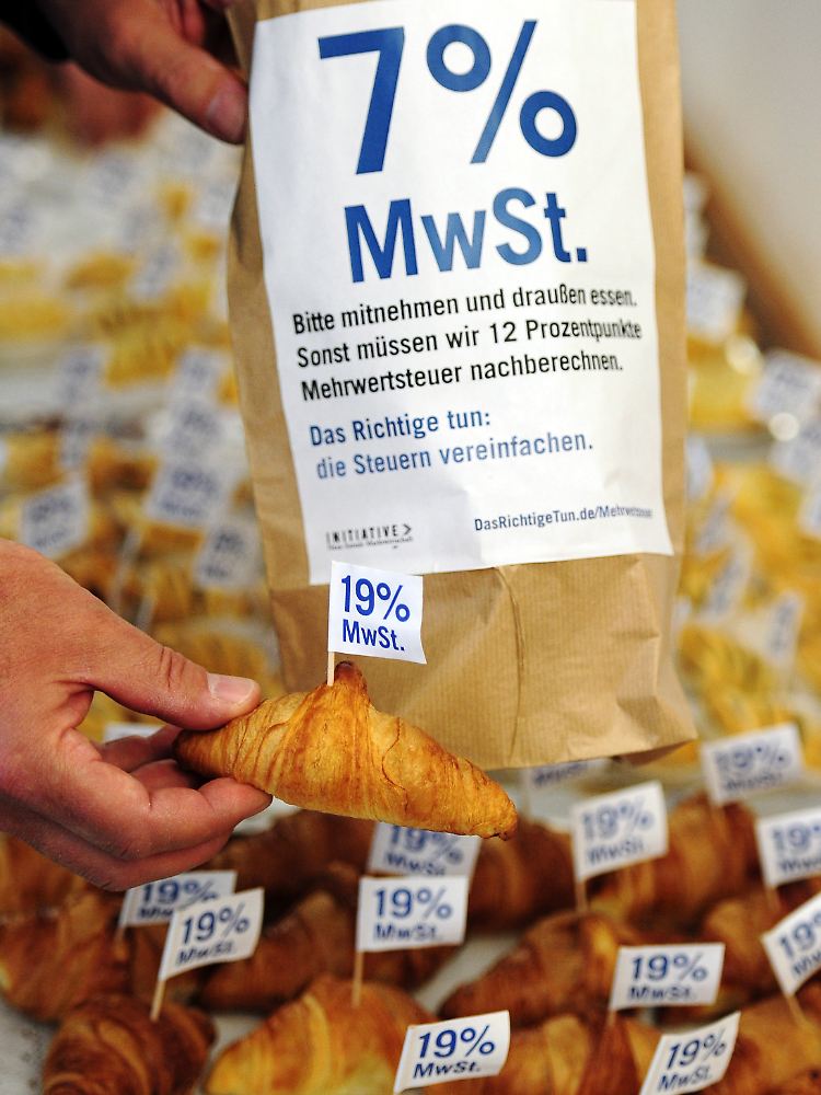 Für Lebensmittel zum Mitnehmen werden nur sieben Prozent Umsatzsteuer erhoben, während beim sofortigem Verzehr an Ort und Stelle 19 Prozent anfallen.