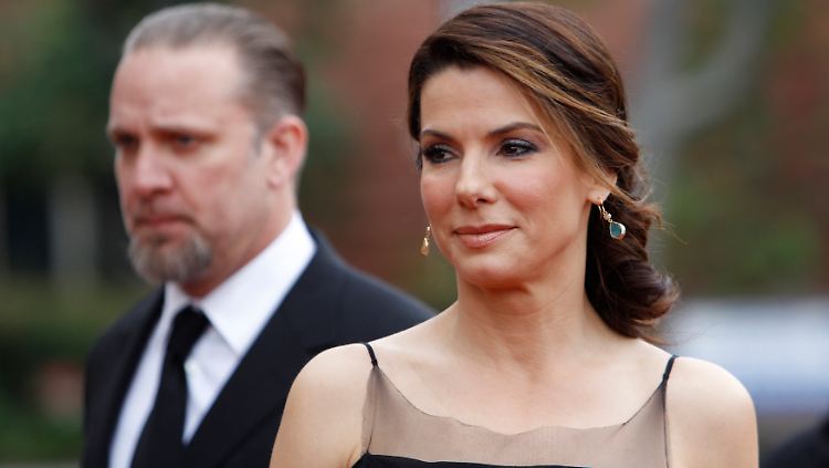 Tschüssikowski Jesse! Sandra Bullock ist wieder zu haben.