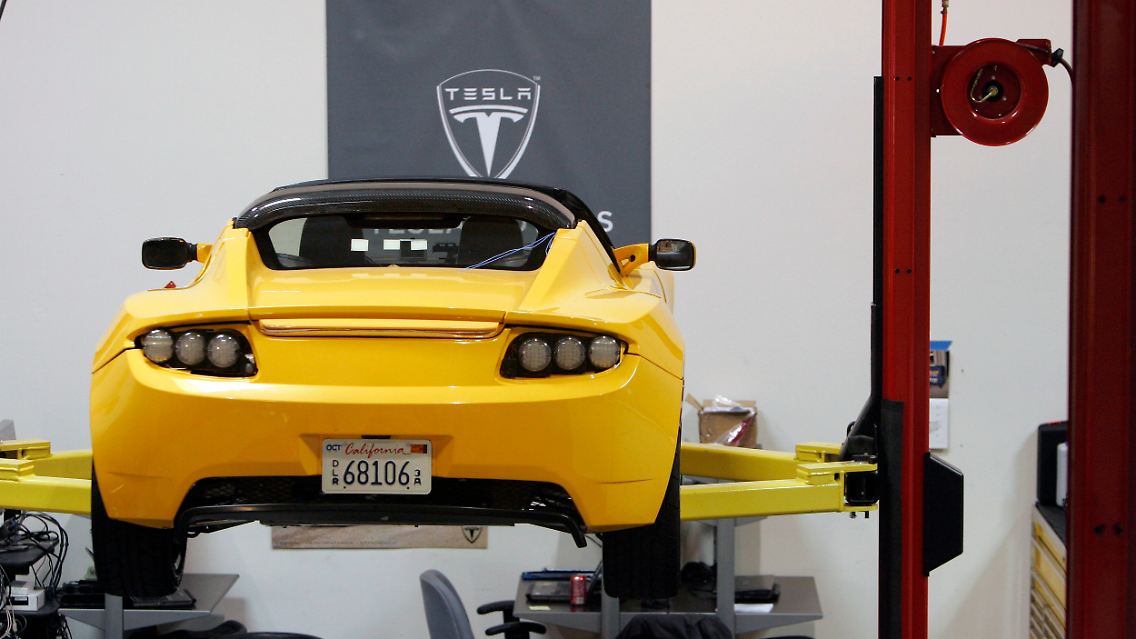 2010-06-28T204000Z_01_SFO08_RTRMDNP_3_TESLA.JPG6549071163964447551.jpg