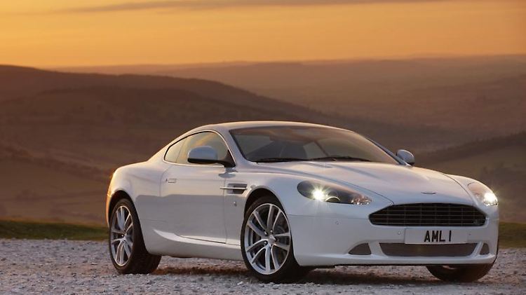 Dezent retuschiert: Nur Kenner werden die Überarbeitungen an Grill und Scheinwerfern des Aston Martin DB9 überhaupt bemerken.
