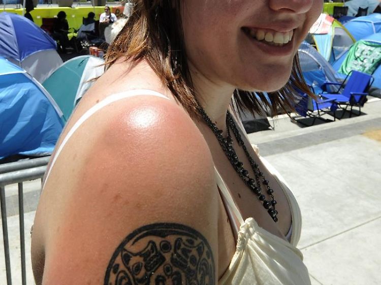 Ein Tattoo sollte immer gut überlegt sein. Als Urlaubssouvenir ist es aufgrund der hohen Ansteckungsgefahr generell nicht zu empfehlen.