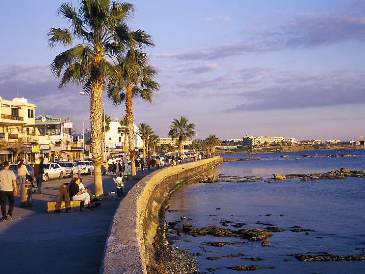 Vom Fischerdorf zur Touristenhochburg: Paphos ist der größte Urlaubsort an Zyperns Westküste.