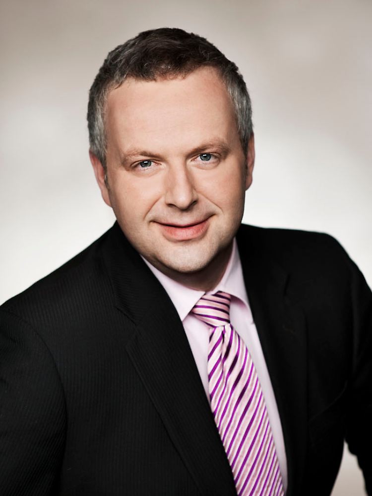 Seit 2006 kommentiert Frank Meyer für die Telebörse das Börsengeschehen auf dem Frankfurter Parkett. Auf seinen Blogs www.rottmeyer.de und www.metallwoche.de schreibt er über den alltäglichen Wahn und Sinn an den Finanzmärkten.