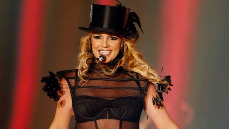 Mit knapper Bekleidung kennt sie sich aus: Britney Spears.