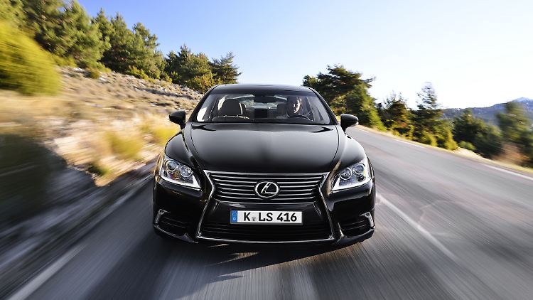 Highlight der Baureihe ist der Hochleistungshybrid LS 600h.