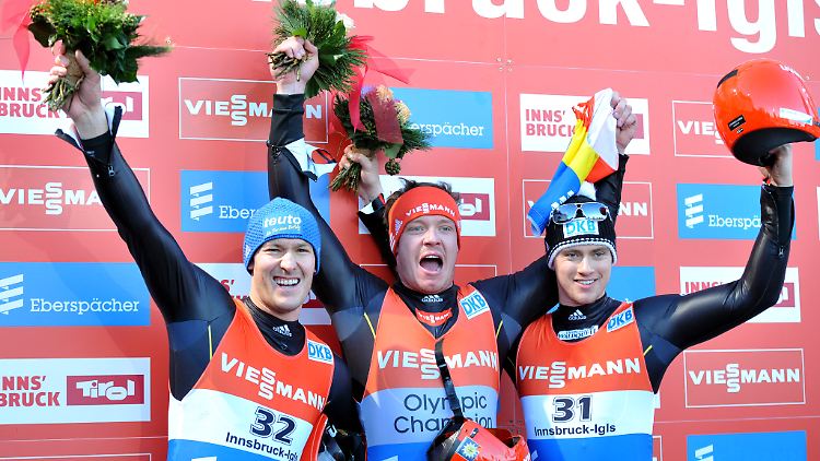 Deutsches Podium: Felix Loch wird von seinen Landsmännern  David Moeller und Johannes Ludwig eingerahmt.