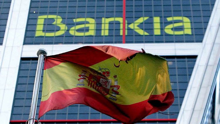 Bankia und andere marode spanischen Geldhäuser werden mit EU-Milliarden gerettet, müssen dafür aber tausende Mitarbeiter entlassen.