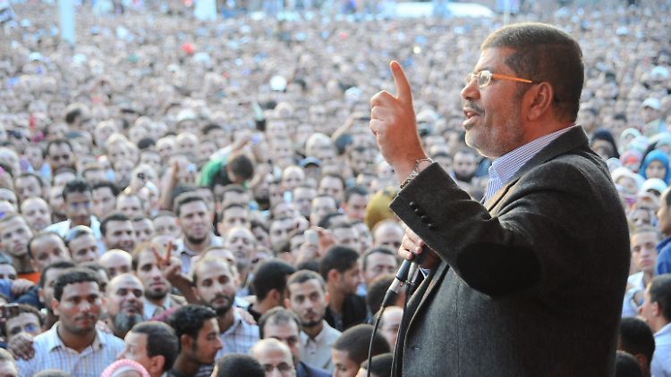 Unterstützung erhält Präsident Mohammed Mursi von der Muslimbruderschaft sowie radikalislamischen Salafisten.