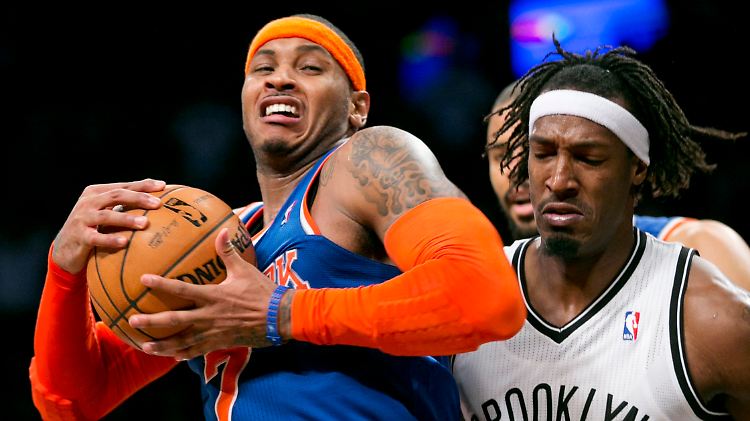Carmelo Anthony (l.) von den Knicks im Zweikampf mit Gerald Wallace.