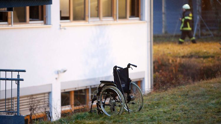 Zwei der drei Stockwerke in der Behindertenwerkstatt brannten aus.