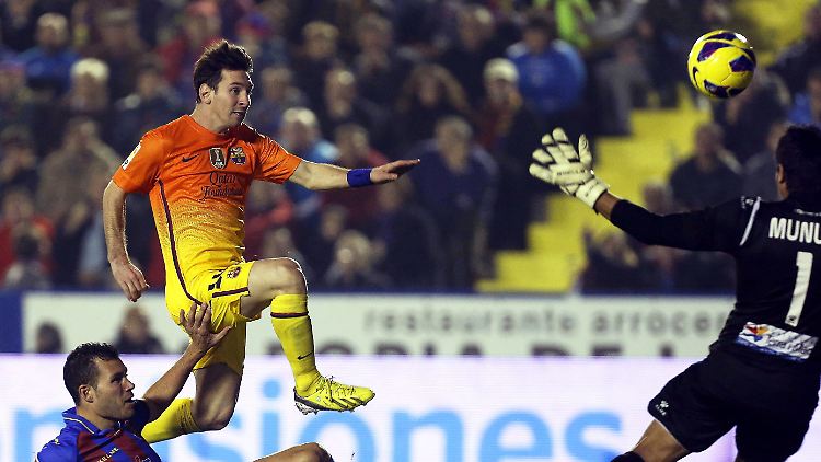 Lionel Messi trifft und trifft und trifft, schon 82 Mal in Pflichtspielen 2012.