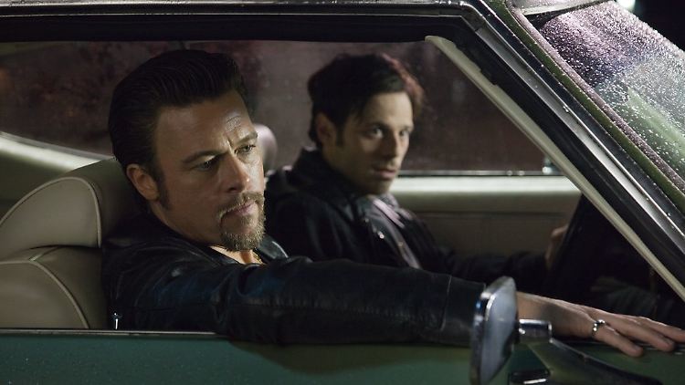 Zwei Blöde, ein Gedanke? Brad Pitt als Auftragskiller Jackie, Scott McNairy als Kleingangster Frankie.