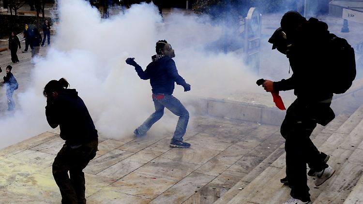 Proteste gegen die Sparmaßnahmen in Griechenland (Archivbild)