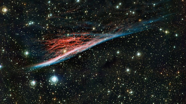 Dieser seltsam geformte Nebel ist das Überbleibsel einer Supernova-Explosion, die vor 11.000 Jahren stattfand. So enden große Sterne.