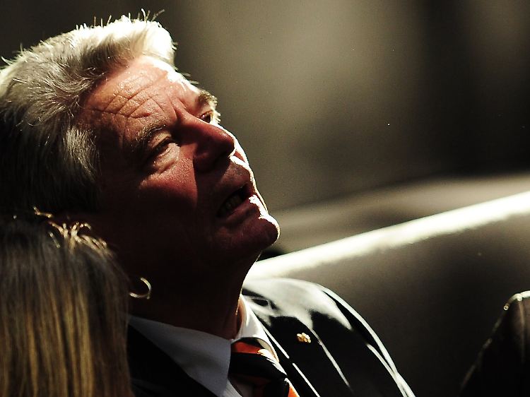 Gauck hatte angekündigt, er wolle auch der Niederlage fröhlich sein. Daran hielt er sich.