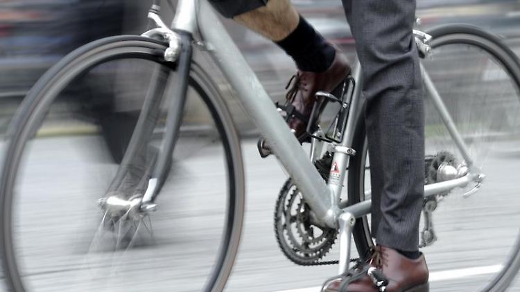 Wer ein Dienstfahrrad auch privat nutzt, sollte aufpassen: Das gilt als geldwerter Vorteil und dieser muss versteuert werden.  
