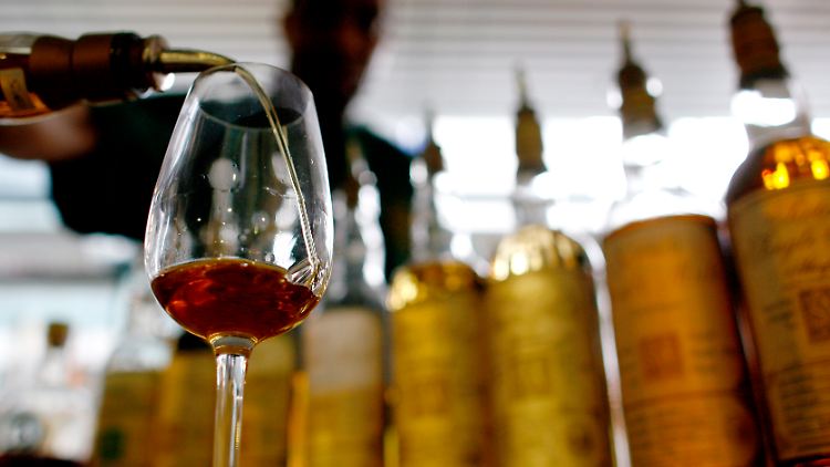 Auf der Messe "Whisky & Rum - Whiskyplus". Die Preise für Hochprozentiges sollen offenbar nicht steigen.