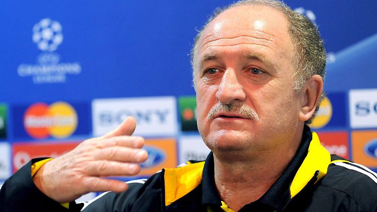 Betreute die Seleção bereits zwischen 2001 und 2002 und führte das Team zum bisher letzten Weltmeistertitel: Luiz Felipe Scolari.