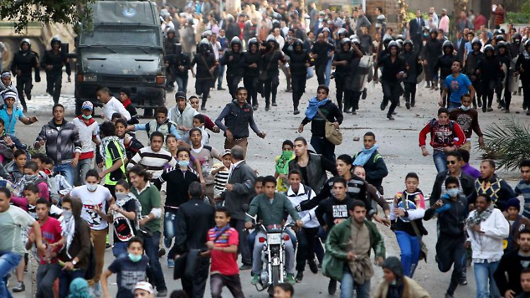 Bei den Protesten auf dem Tahrir-Platz kam es zu Zusammenstößen zwischen Demonstranten und Polizisten.