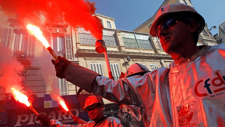 Proteste französischer Stahlarbeiter: Arcelor Mittal bekommt Feuer.