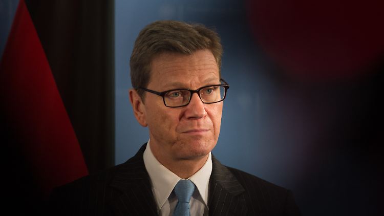Guido Westerwelle sagte: "Wir haben uns die Entscheidung nicht leicht gemacht."