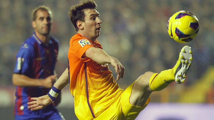 Lionel Messi wurde in den vergangenen drei Jahren zum Weltfußballer gewählt - und ist erneut der Topfavorit.