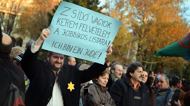 "Nehmt mich auf in die Liste", steht auf diesem Plakat eines jüdischen Demonstranten.