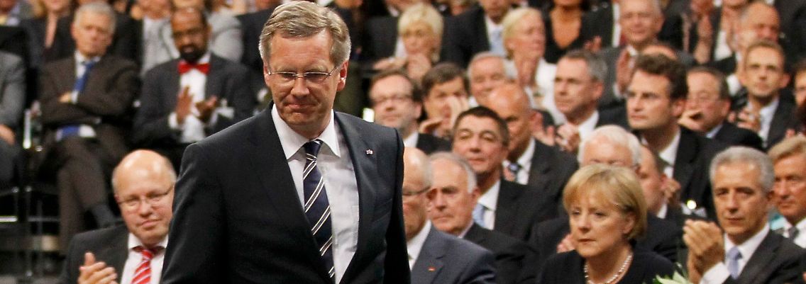 2010-06-30T202553Z_01_AA123_RTRMDNP_3_GERMANY-PRESIDENT.JPG5659230242765255129.jpg