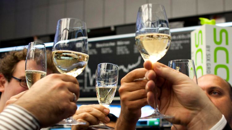 Hoch die Gläser: Dax winkt Traumjahr 2013.
