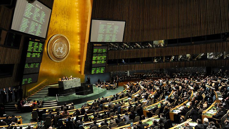 Vollversammlung in New York: 138 der 188 UN-Mitglieder stimmen für eine solche Anerkennung als Staat, nur neun dagegen. Deutschland und 40 weitere Staaten enthalten sich.
