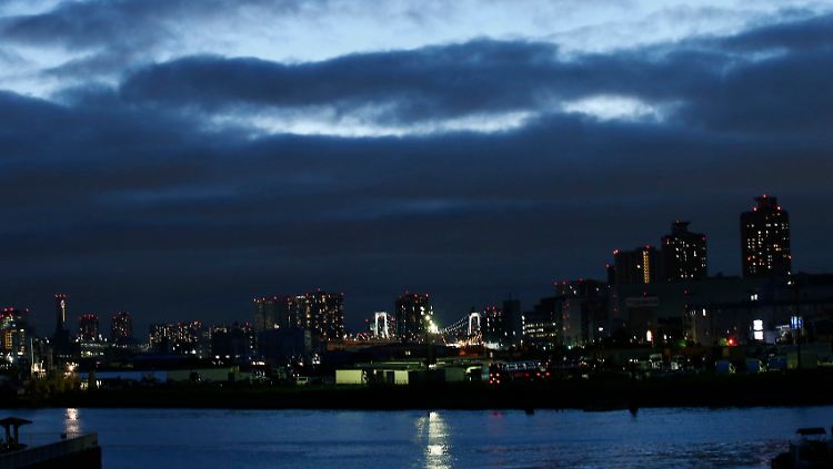 Im Hafen bei Tokio: Ein Hoffnungsschimmer kommt aus der Industrie.