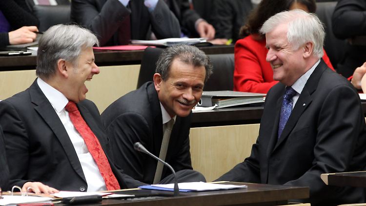 "Abschreckendes Beispiel": Berlins Regierender Bürgermeister Klaus Wowereit (l.) bezieht für sein Land Transferzahlungen aus dem von Horst Seehofer regierten Bayern.