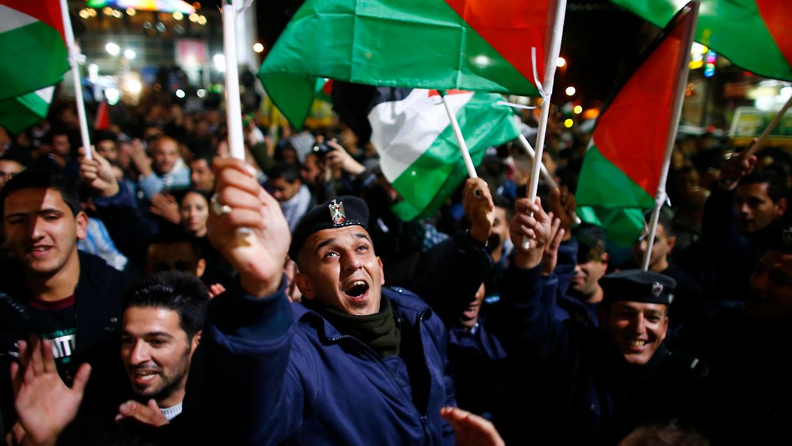 2012-11-30T000759Z_01_NIR19_RTRMDNP_3_PALESTINIANS-STATEHOOD-ABBAS.JPG7992256450086642023.jpg