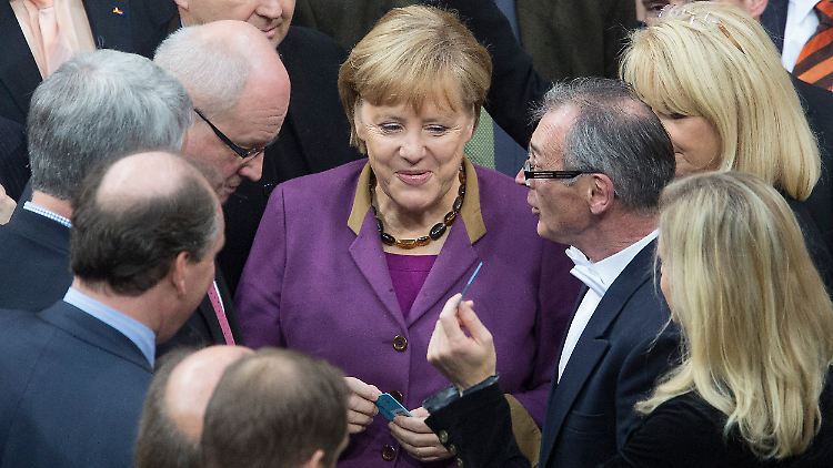 Der Großteil der Parlamentarier stimmt für die Hilfen.