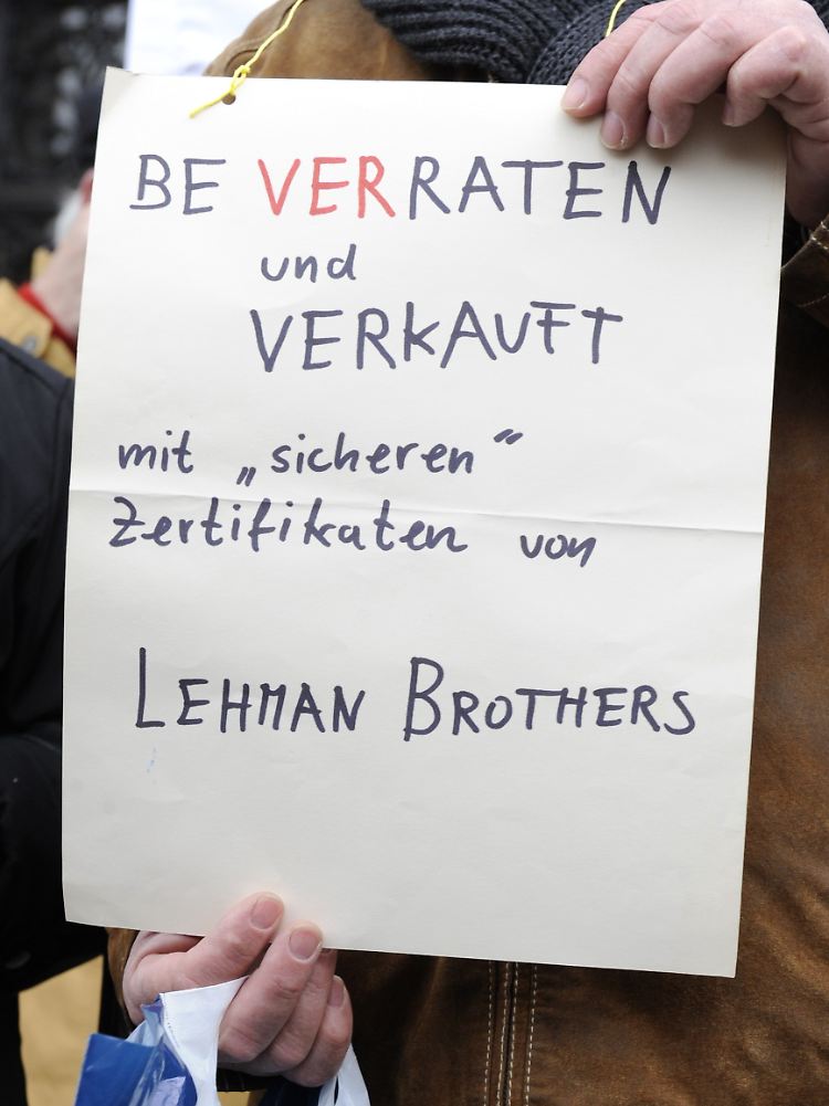 Protest eines Anleger, der in Zertifikate der US-Bank Lehman Brothers investiert hat.