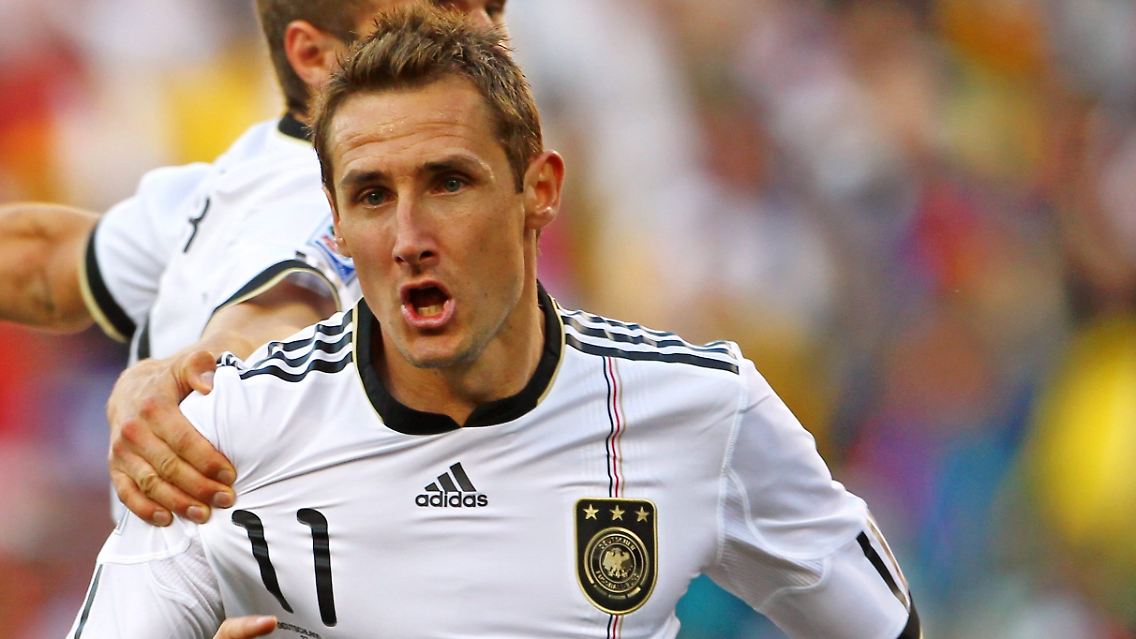 Die richtige Antwort kann man immer mit Toren und einem Sieg geben": Miroslav Klose.
