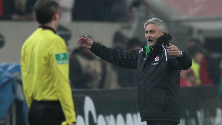 Armin Veh versteht die Fußball-Welt nicht mehr.