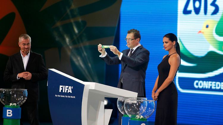 Fifa-Generalsekretär Jérôme Valcke, der die Auslosung leitete, verlor zwischenzeitlich den Überblick.