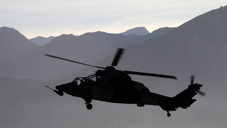 Die Angegriffenen reagierten mit Kampfhubschraubern .
