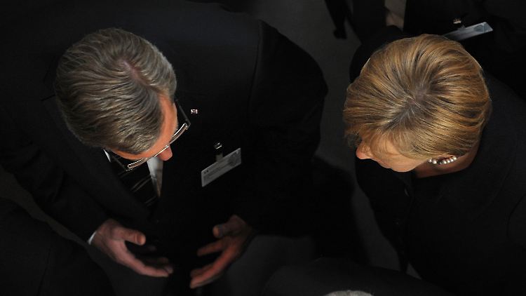 Merkel ist "unsanft auf den Boden der Tatsachen" gefallen und Wulff nicht der Präsident, "nach dem sich die Deutschen sehnen".