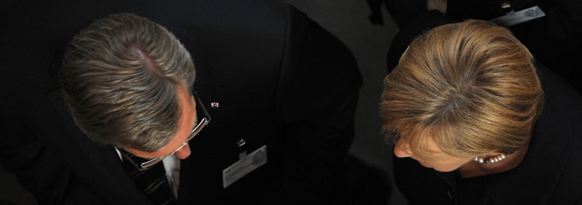 Merkel ist "unsanft auf den Boden der Tatsachen" gefallen und Wulff nicht der Präsident, "nach dem sich die Deutschen sehnen".