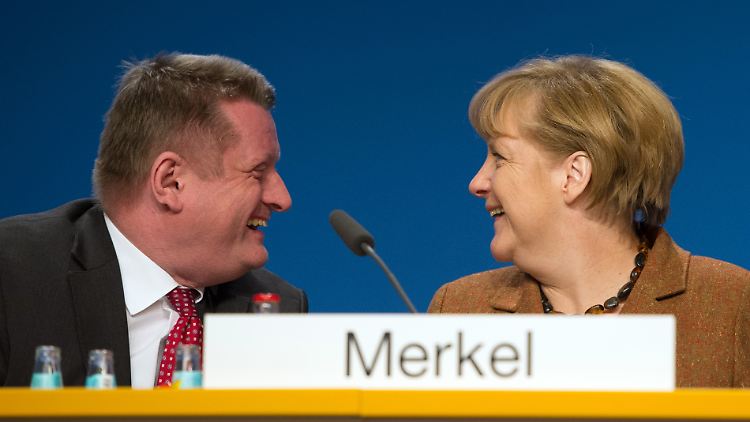 Übernehmen, ablehnen oder überweisen - CDU-Chefin Merkel und Generalsekretär Gröhe können die Linie vorgeben. Die Entscheidungen fällt der Parteitag.