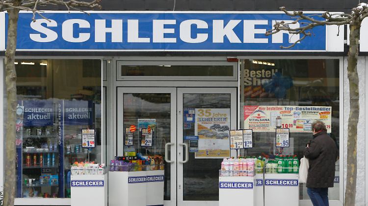 Eine "niedrige bis mittlere dreistellige Summe" soll der Mehrheit der ehemaligen Schlecker-Beschäftigten gezahlt werden (Archivfoto).